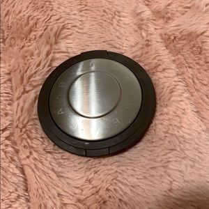 Becca X Jaclyn Hill champagne pop highlighter